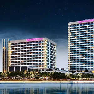 Курортный комплекс Crowne Plaza Center By Ihg