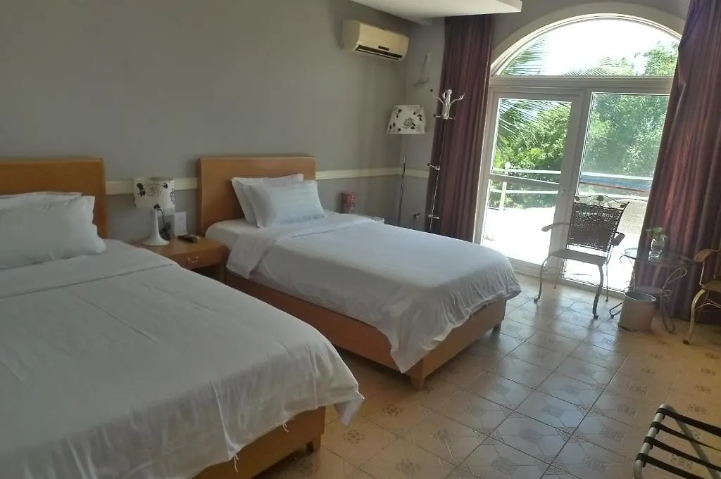Golden Beach Villa Санья Отель