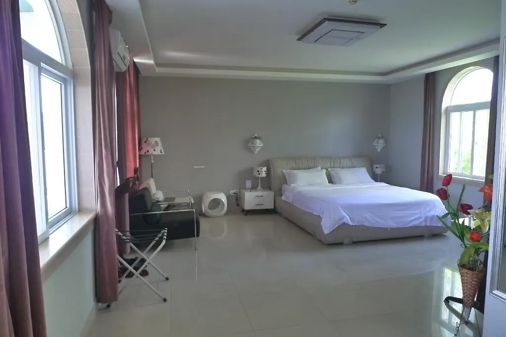 **** Отель Golden Beach Villa Санья Китай
