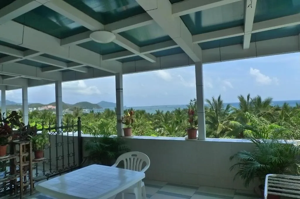 Отель Golden Beach Villa Санья