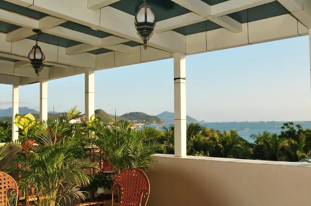 Отель Golden Beach Villa Санья