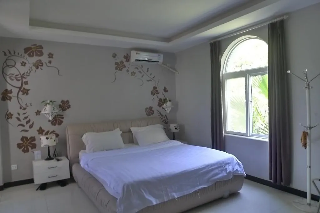 **** Отель Golden Beach Villa Санья Китай