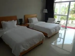 **** Отель Golden Beach Villa Санья Китай